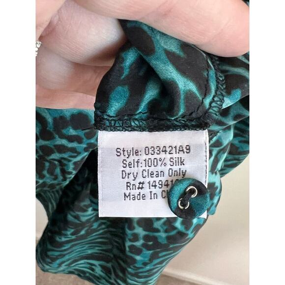 NWT Johnny Was Calme Silk Friday Dress Green Leopard Women's Size XS - Picture 7 of 10